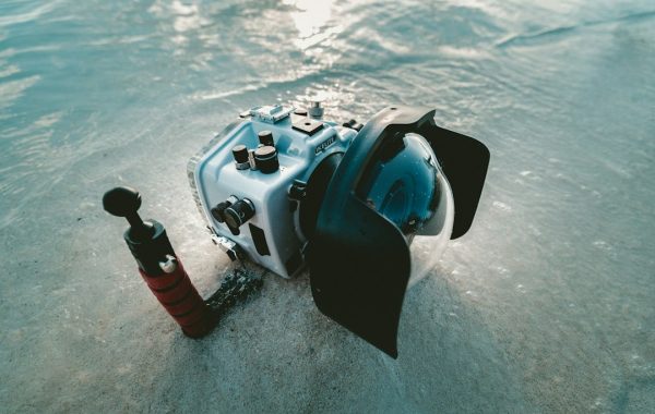 Best Floating Waterproof Phone Cases for Clear Underwater Photos 2026